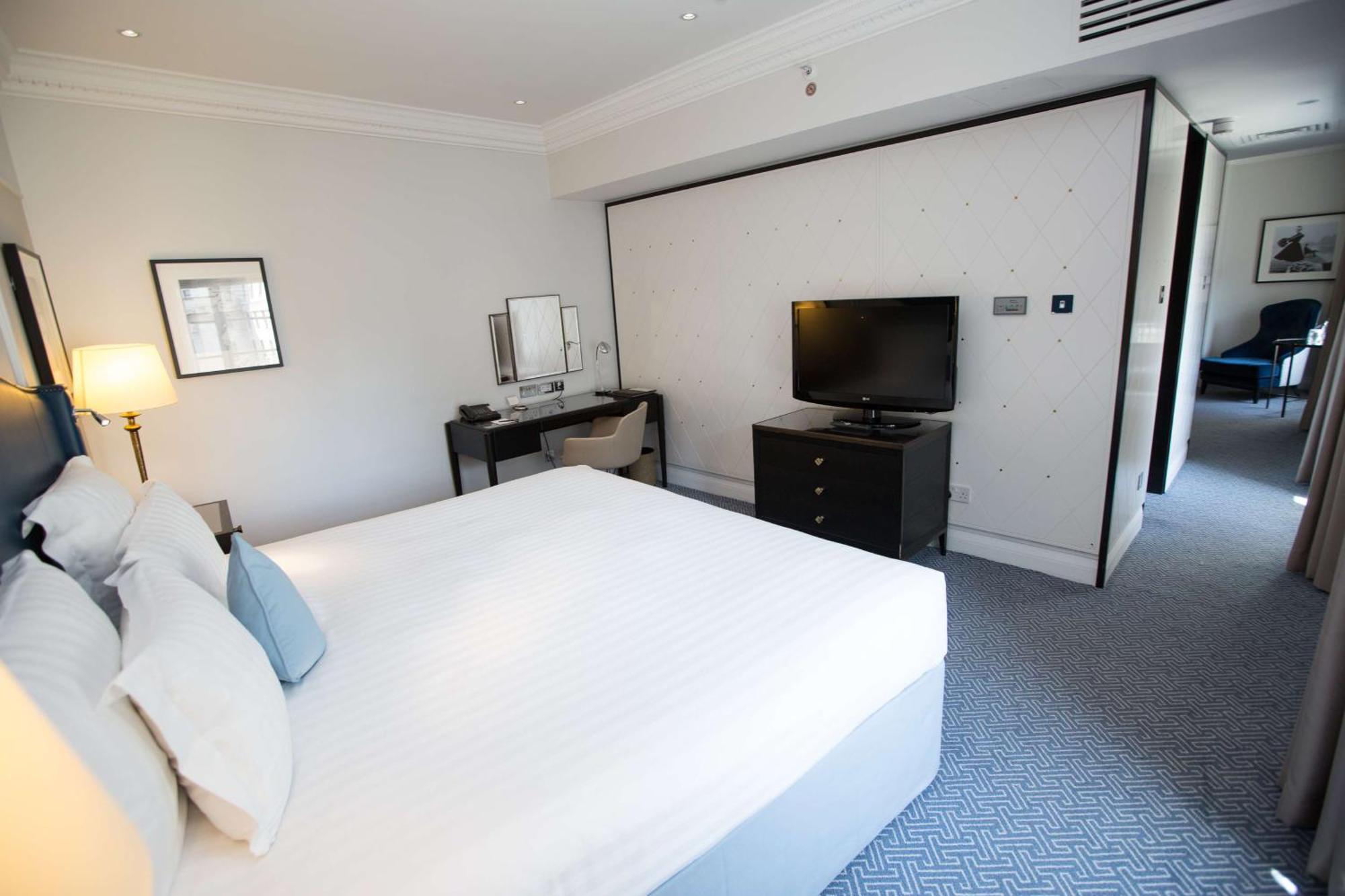 The Waldorf Hilton Hotel London Exterior photo