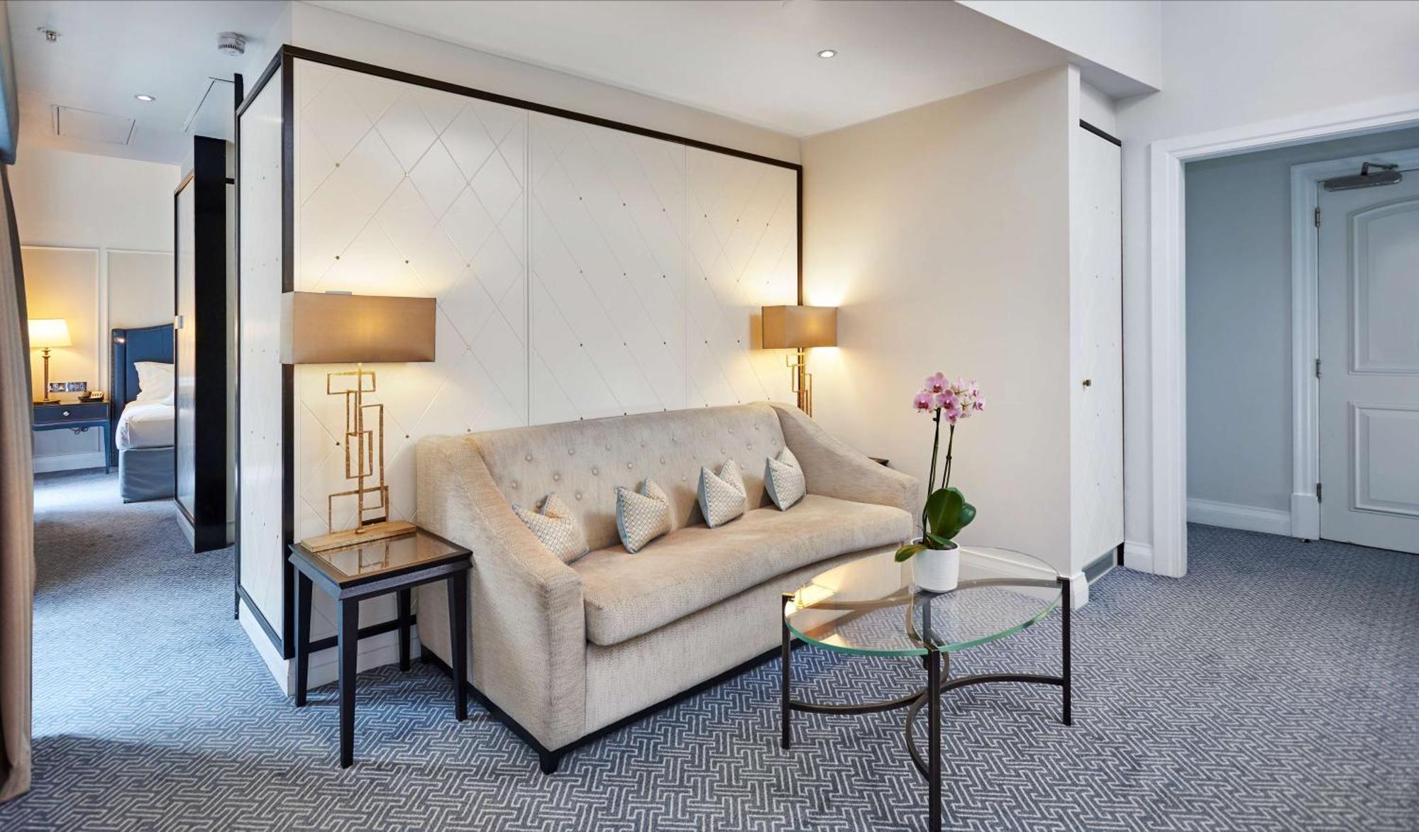 The Waldorf Hilton Hotel London Exterior photo