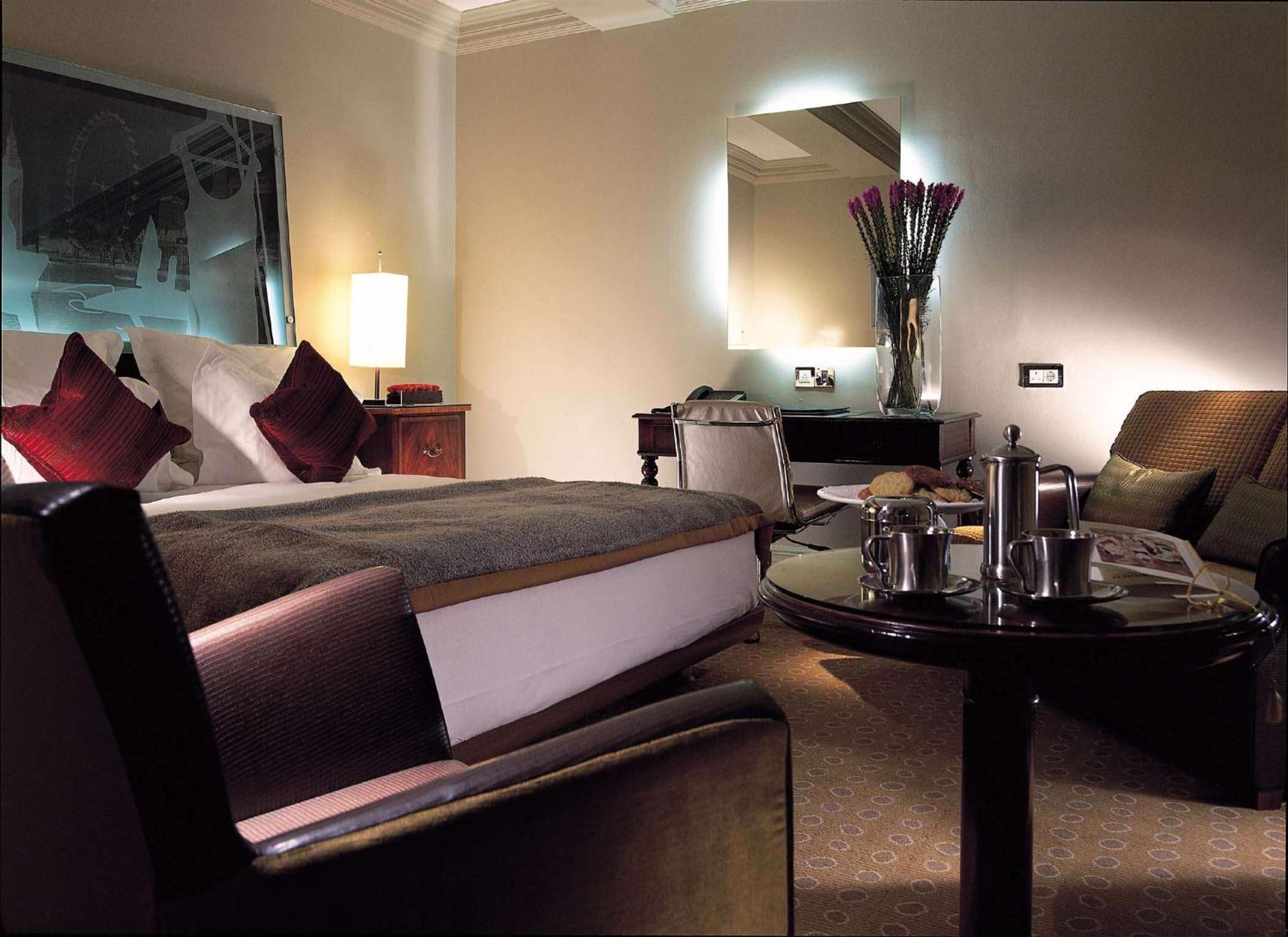 The Waldorf Hilton Hotel London Exterior photo