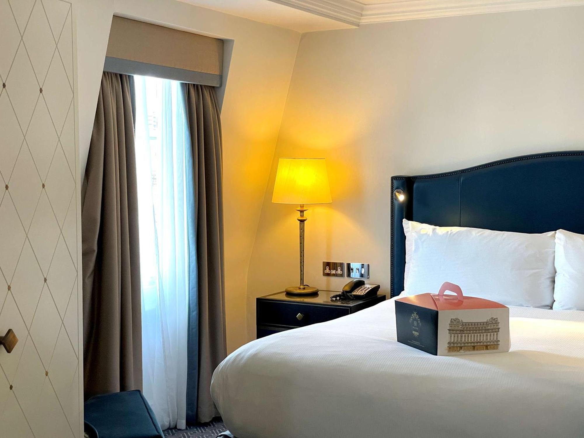 The Waldorf Hilton Hotel London Exterior photo