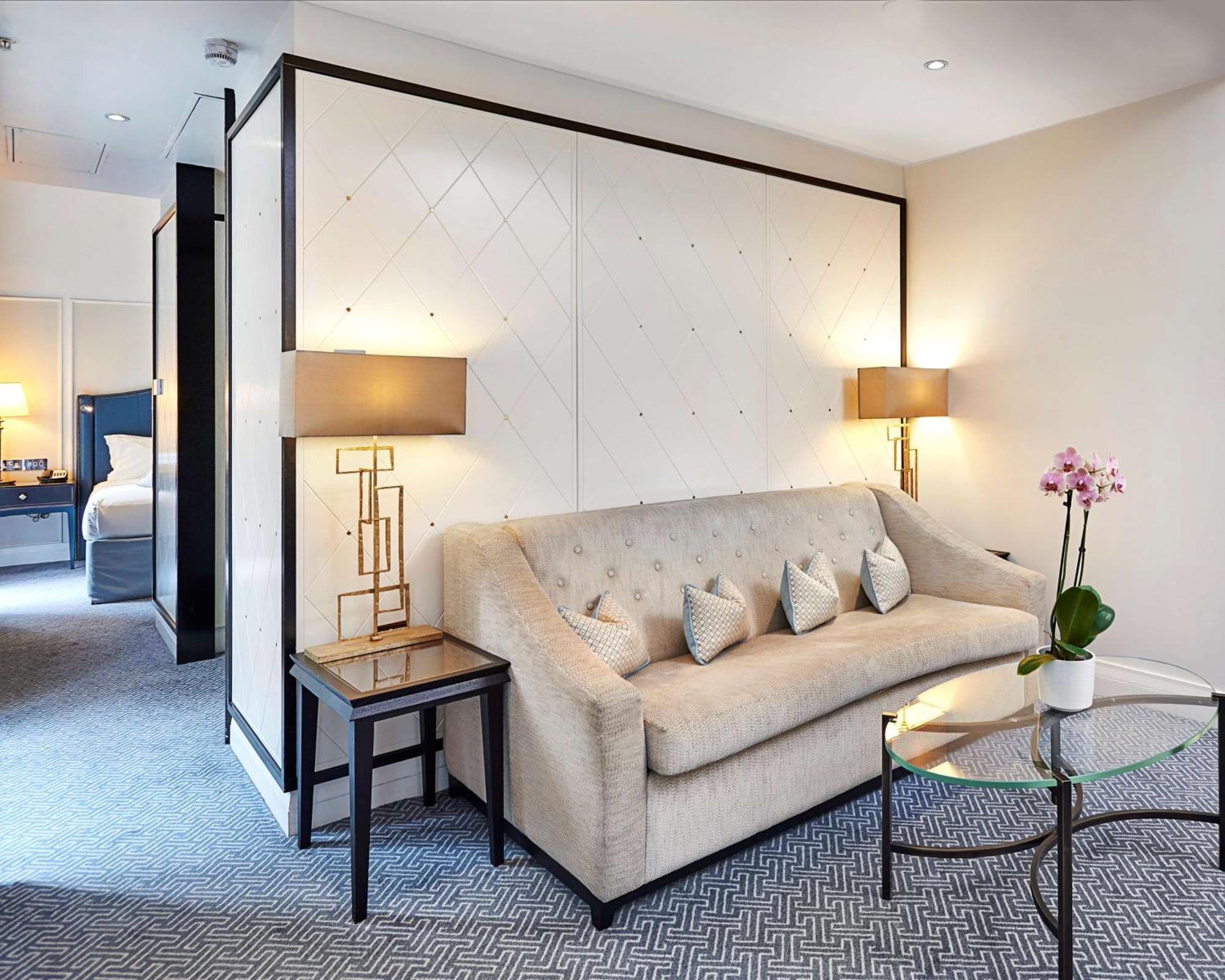 The Waldorf Hilton Hotel London Exterior photo