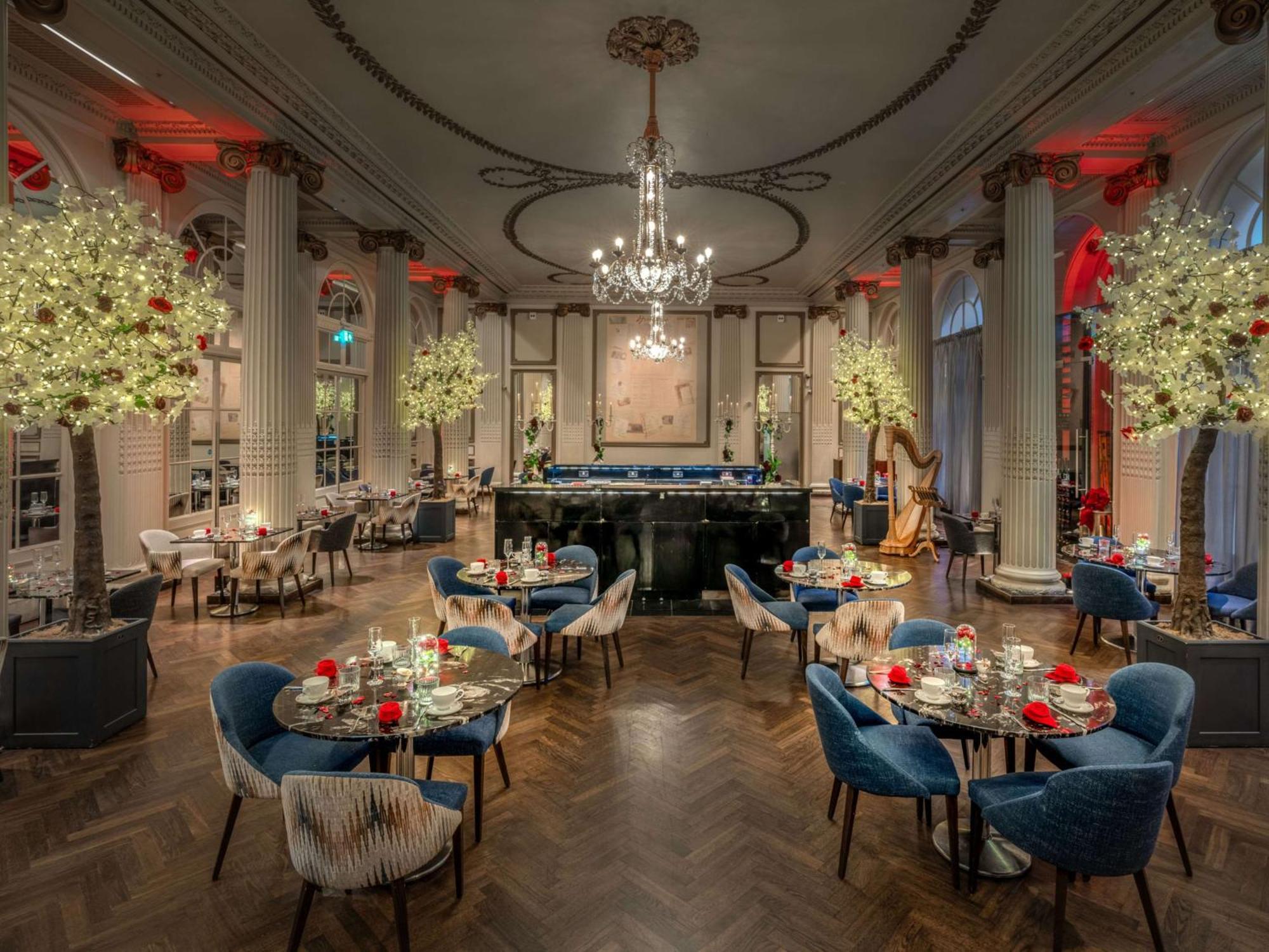 The Waldorf Hilton Hotel London Exterior photo
