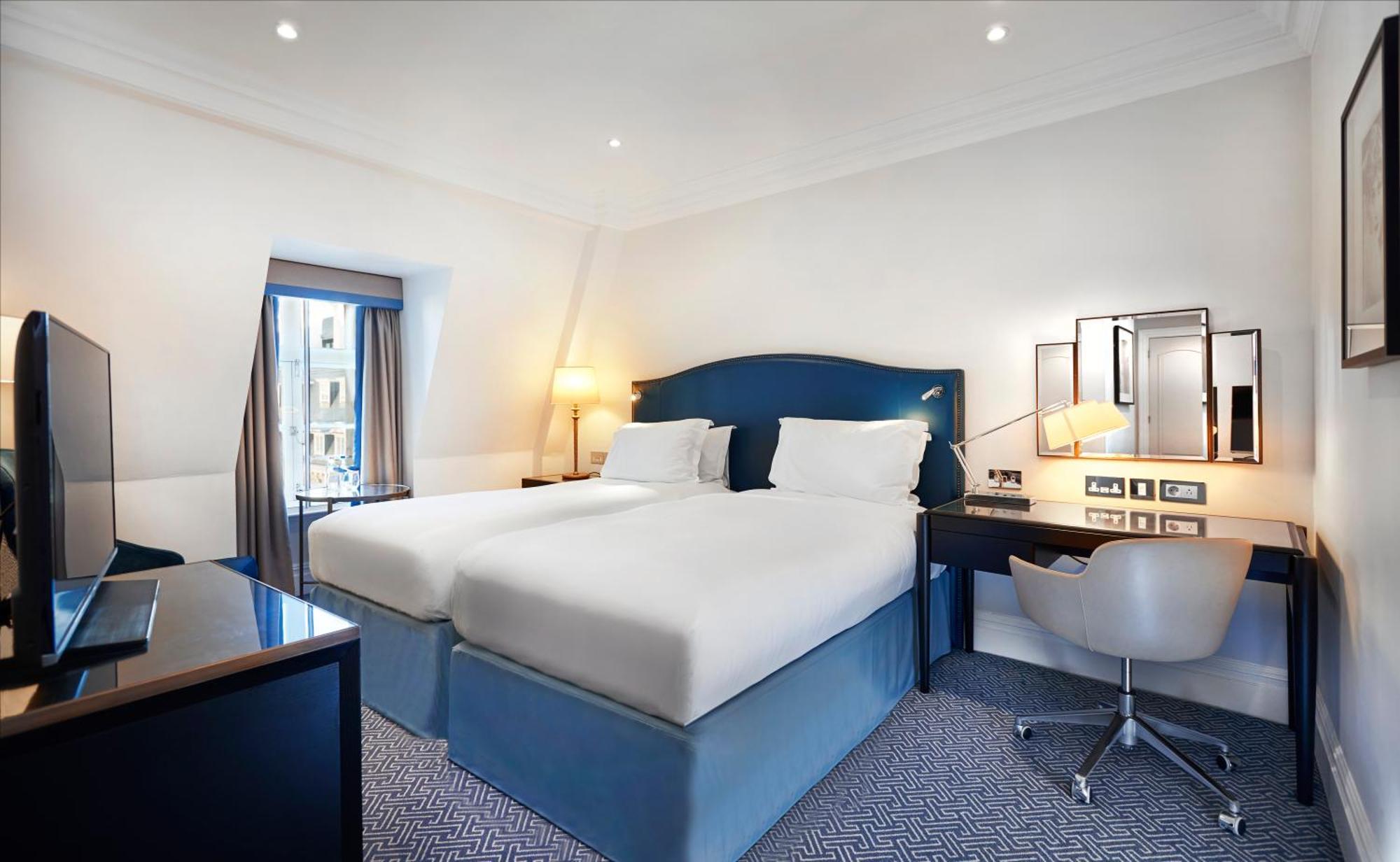 The Waldorf Hilton Hotel London Exterior photo