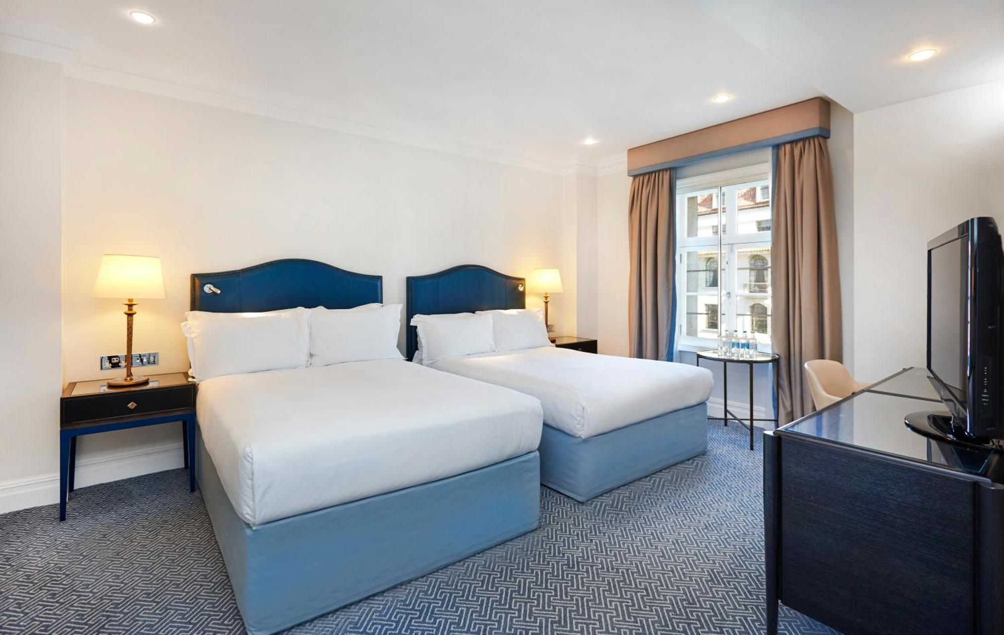 The Waldorf Hilton Hotel London Exterior photo