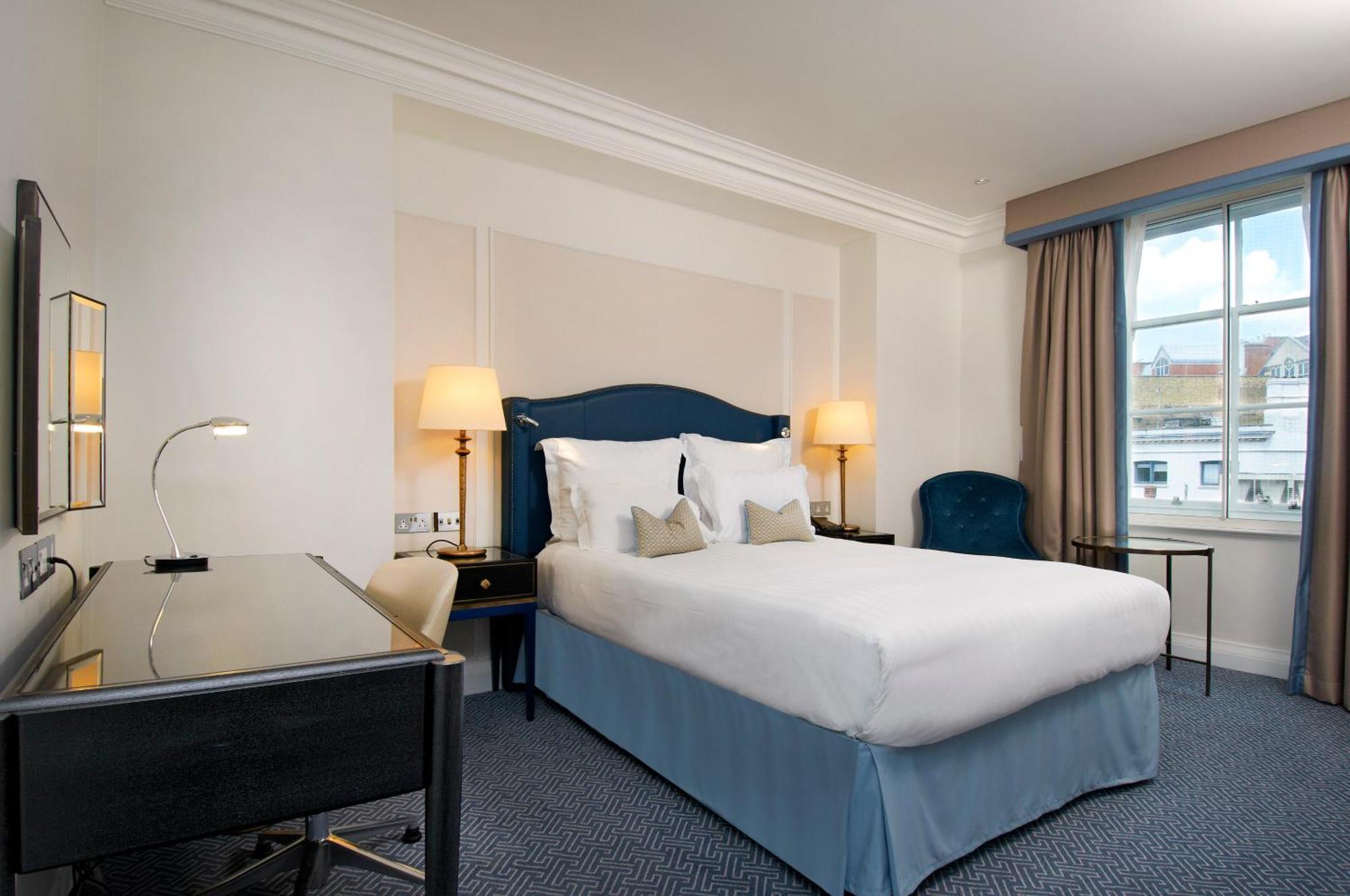 The Waldorf Hilton Hotel London Exterior photo