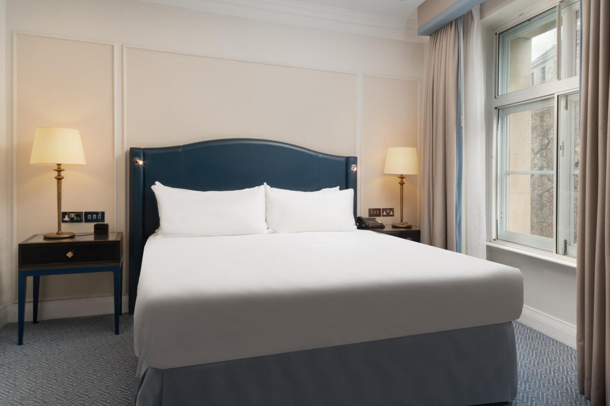 The Waldorf Hilton Hotel London Exterior photo