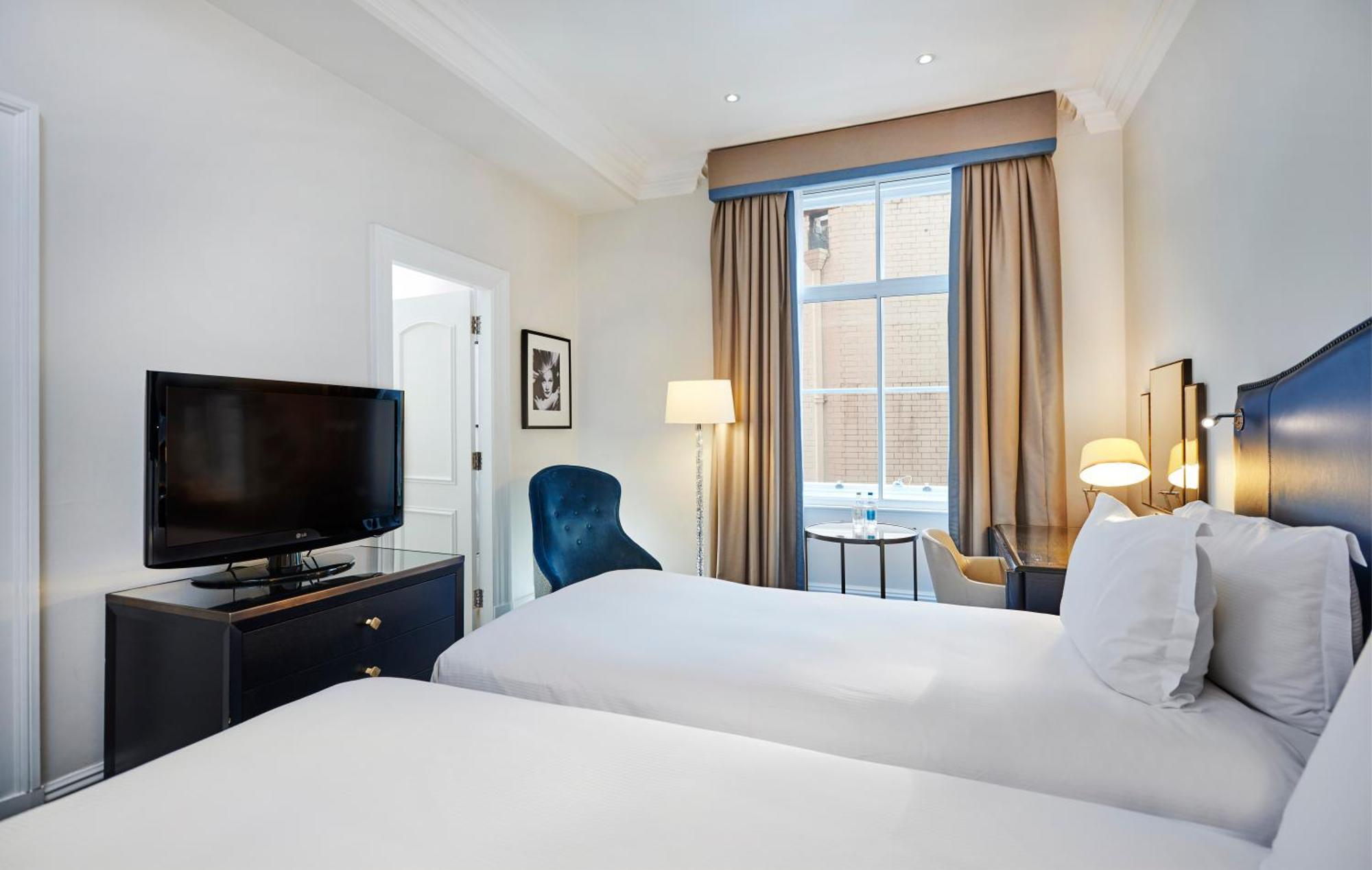 The Waldorf Hilton Hotel London Exterior photo